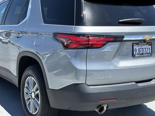 Sterling Gray Metallic 2023 Chevrolet Traverse LT Cloth