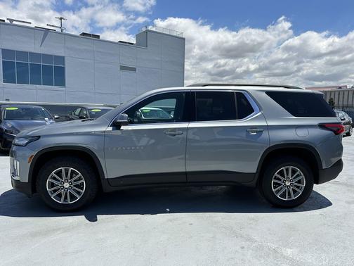 Sterling Gray Metallic 2023 Chevrolet Traverse LT Cloth