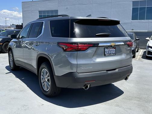 Sterling Gray Metallic 2023 Chevrolet Traverse LT Cloth
