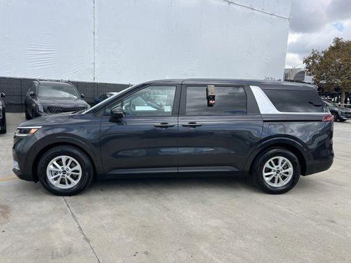 2023 Kia Carnival LX
