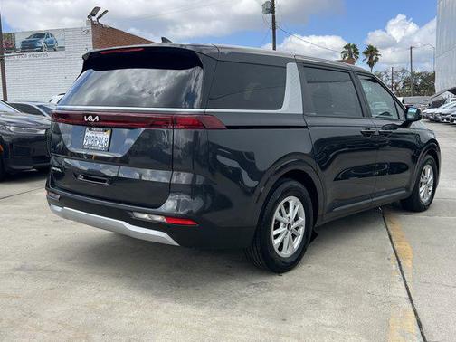2023 Kia Carnival LX