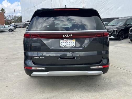2023 Kia Carnival LX