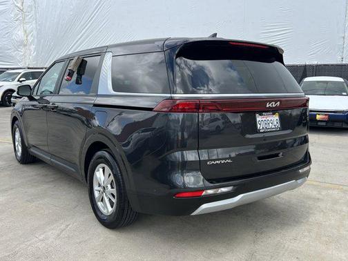 2023 Kia Carnival LX