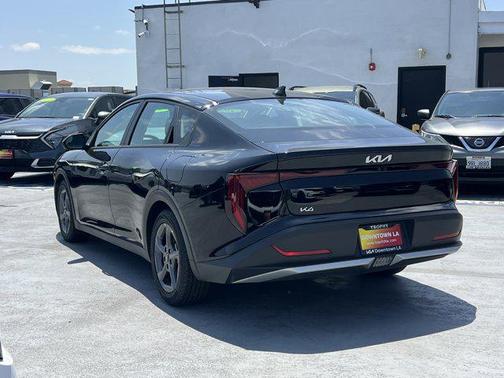 Aurora Black Pearl 2025 Kia K4 LXS