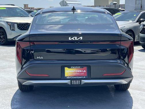 Aurora Black Pearl 2025 Kia K4 LXS