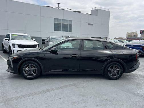 Aurora Black Pearl 2025 Kia K4 LXS