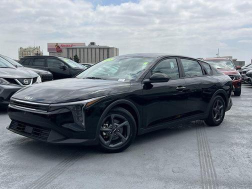 Aurora Black Pearl 2025 Kia K4 LXS
