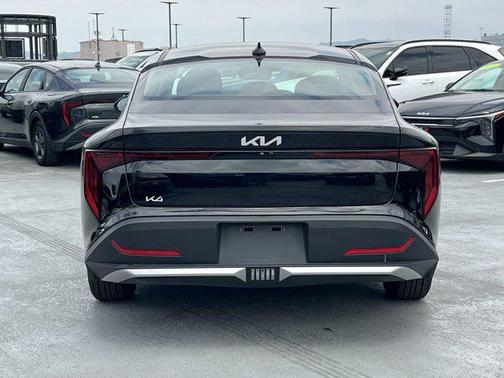 Aurora Black Pearl 2025 Kia K4 LXS