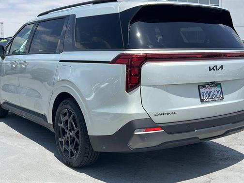 Ivory Silver 2026 Kia Carnival SX