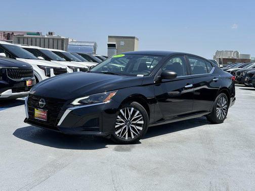 Super Black 2025 Nissan Altima SV FWD
