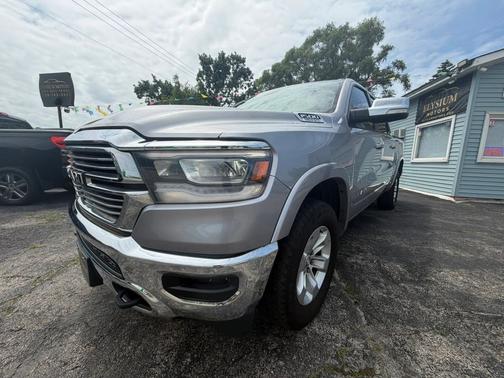 Billet Silver Metallic Clearcoat 2019 RAM 1500 Laramie 4x4 Crew Cab 5'7" Box
