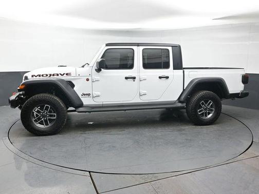 Bright White Clearcoat 2024 Jeep Gladiator Mojave