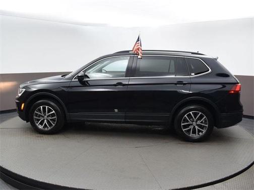 Photo 2 of 58 of 2019 Volkswagen Tiguan 2.0T SE