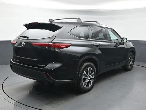 Midnight Black Metallic 2023 Toyota Highlander XLE
