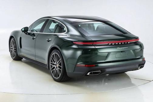 Oak Green Metallic Neo 2025 Porsche Panamera