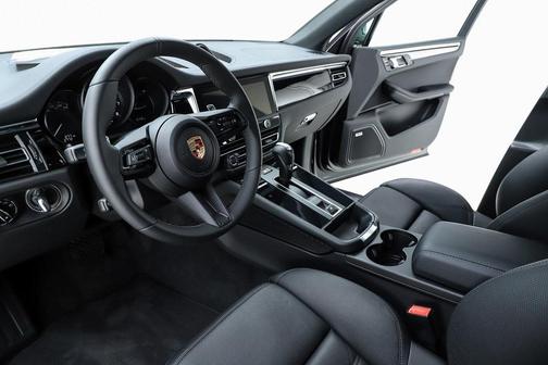 2025 Porsche Macan T