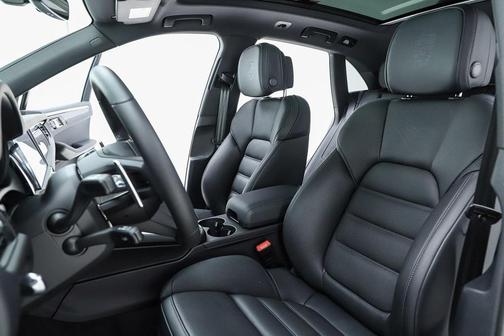 2025 Porsche Macan T