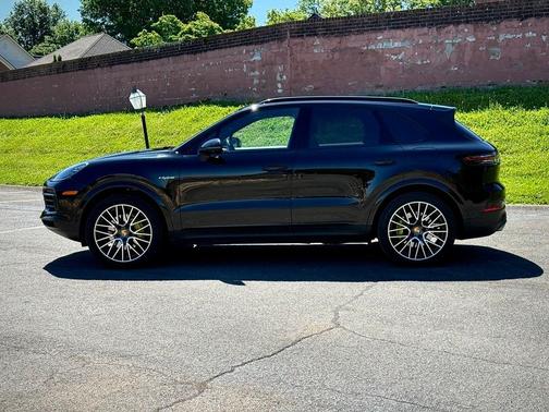 Black 2019 Porsche Cayenne Base
