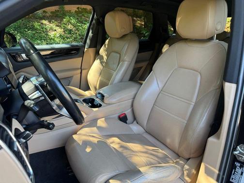 Black 2019 Porsche Cayenne Base