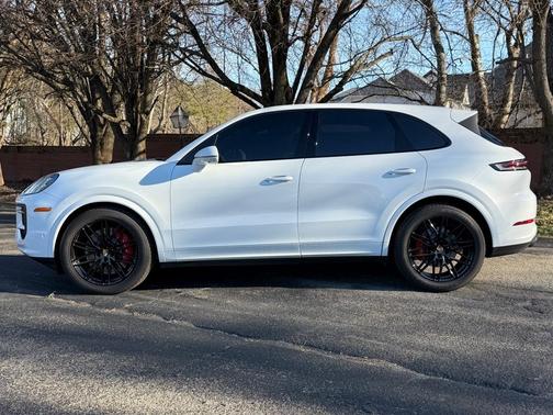 2024 Porsche Cayenne S