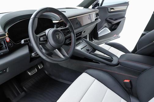 2025 Porsche Macan Turbo