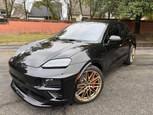 2025 Porsche Macan Turbo