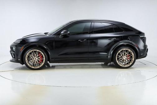 2025 Porsche Macan Turbo