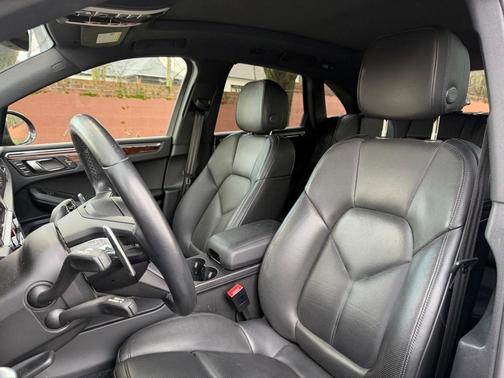 2022 Porsche Macan Base