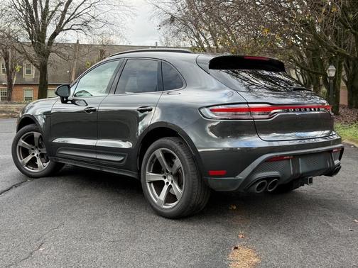 2022 Porsche Macan Base