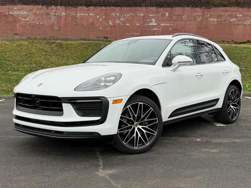 2025 Porsche Macan Base