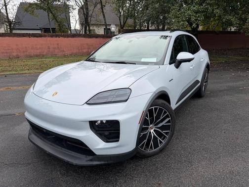 2025 Porsche Macan Base