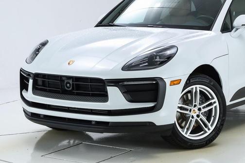 2022 Porsche Macan Base