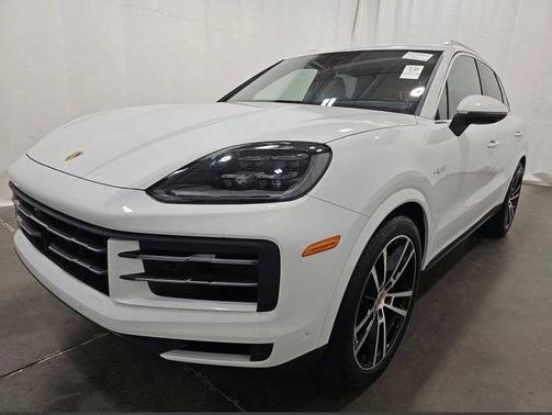 Carrara White Metallic 2026 Porsche Cayenne