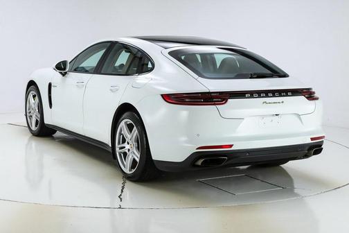 2018 Porsche Panamera 4
