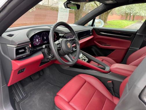 2025 Porsche Macan 4