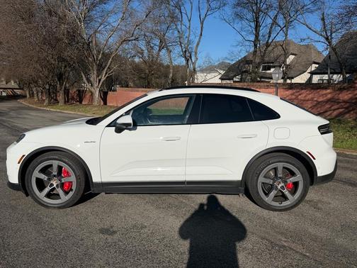 2025 Porsche Macan 4S