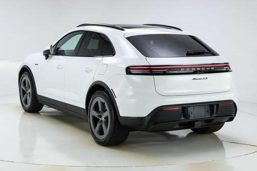 2025 Porsche Macan 4S