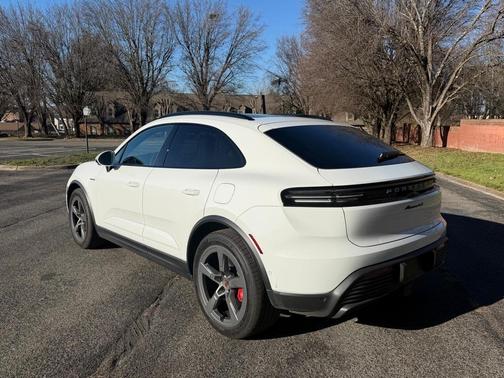 2025 Porsche Macan 4S