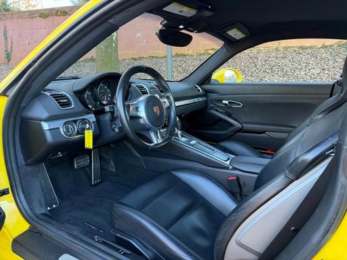 2016 Porsche Cayman 