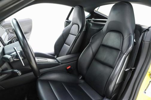 2016 Porsche Cayman Base (M6)