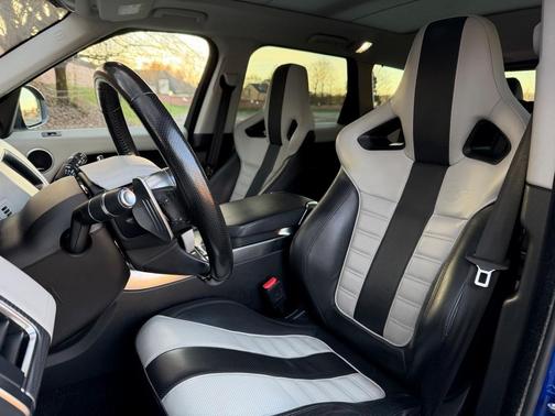 2017 Land Rover Range Rover Sport 5.0L Supercharged SVR