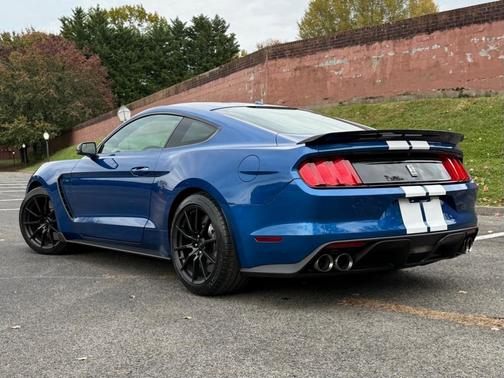 2017 Ford Shelby GT350 Base