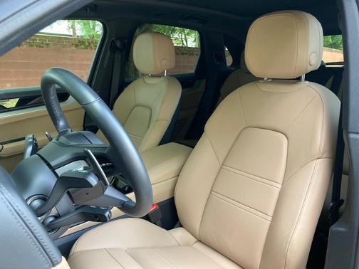 2024 Porsche Cayenne Base
