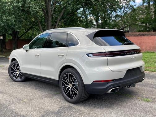 2024 Porsche Cayenne Base