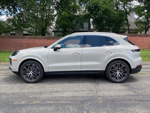 2024 Porsche Cayenne Base