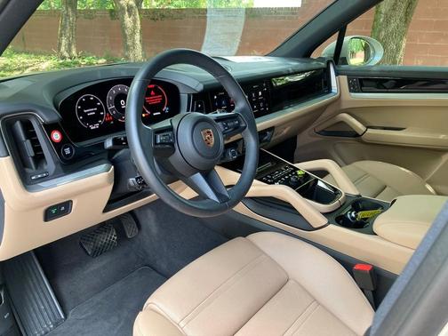 2024 Porsche Cayenne Base