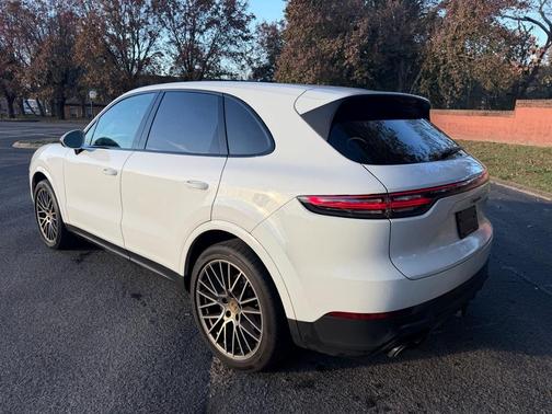 2022 Porsche Cayenne Platinum Edition