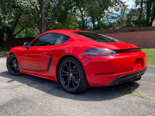 2022 Porsche 718 Cayman T