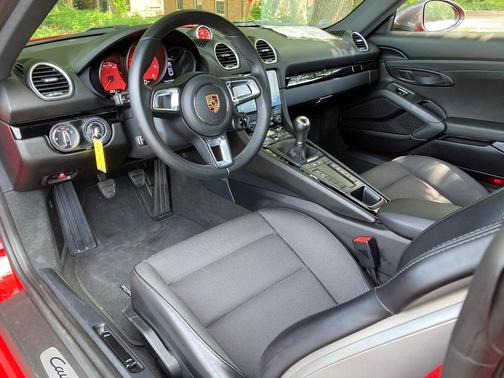 2022 Porsche 718 Cayman T