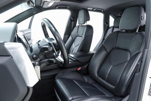 2017 Porsche Cayenne Platinum Edition